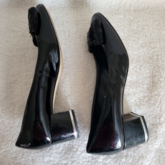 Michael Kors Paris Patent Mid-Heel w/ Sequined Bow size 9M - Picture 2 of 12